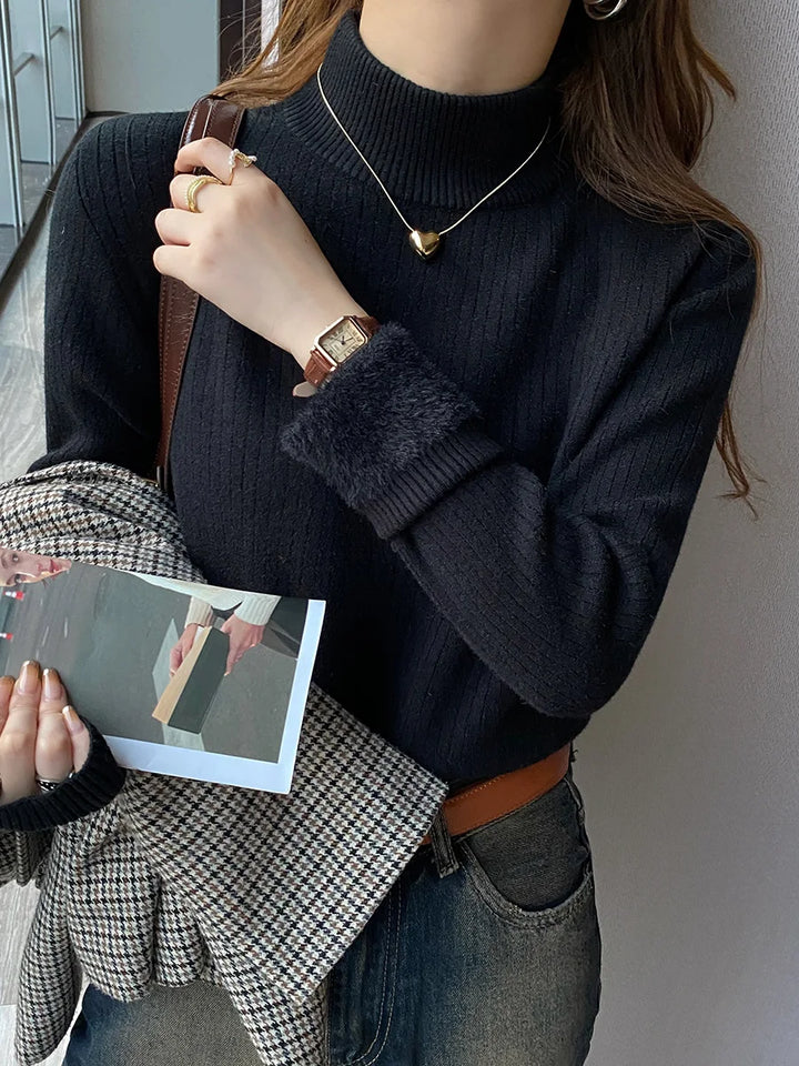 Sweter z ozdobnym futerkiem