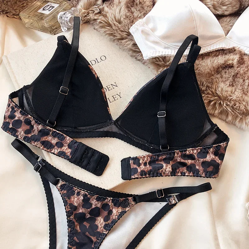 Wygodny satynowy komplet bielizny