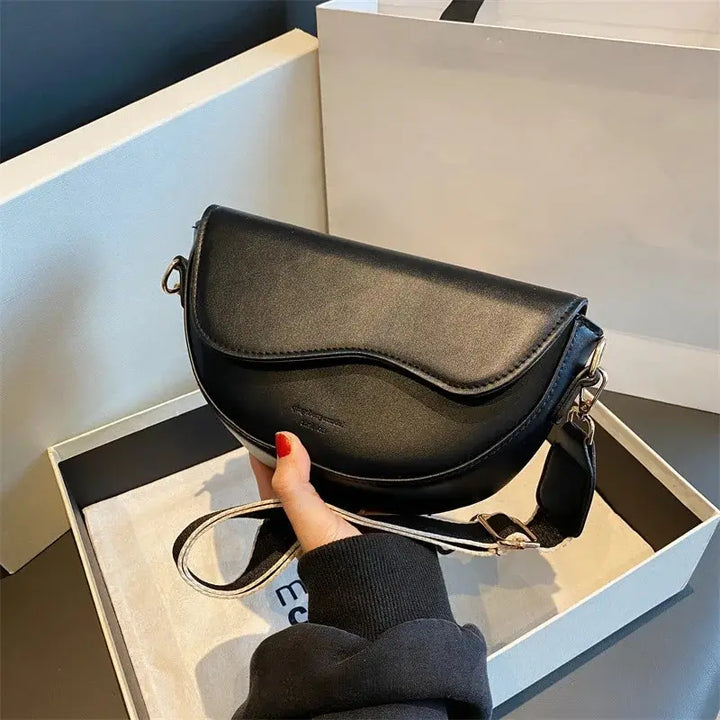 Mała torba crossbody z szerokim paskiem