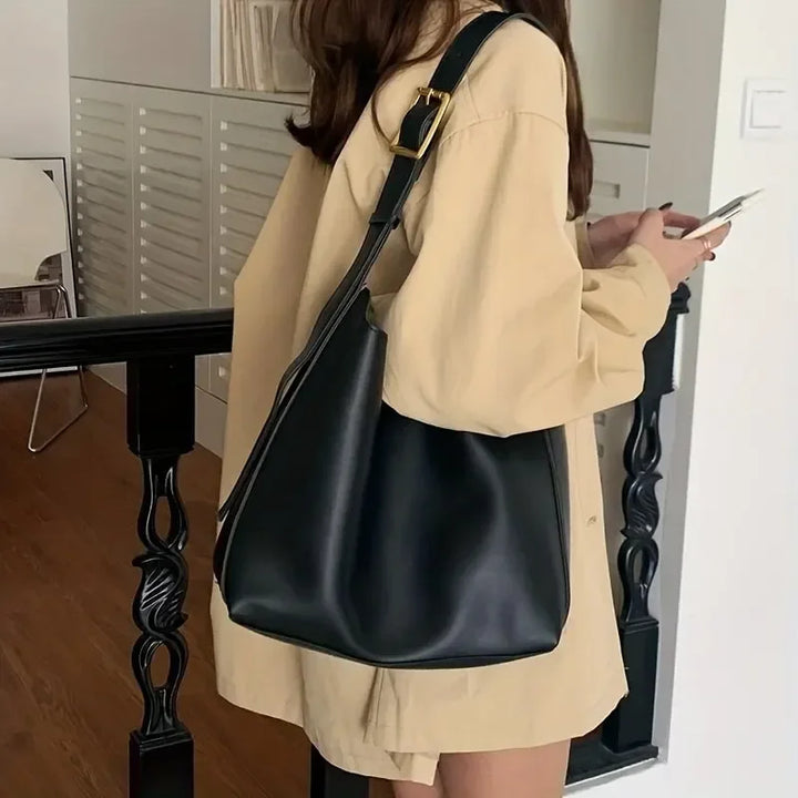 Elegancka torba na ramię z klamrą