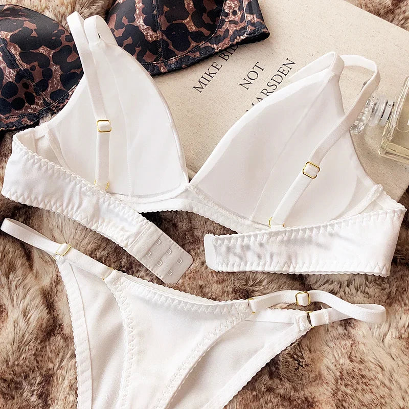 Wygodny satynowy komplet bielizny