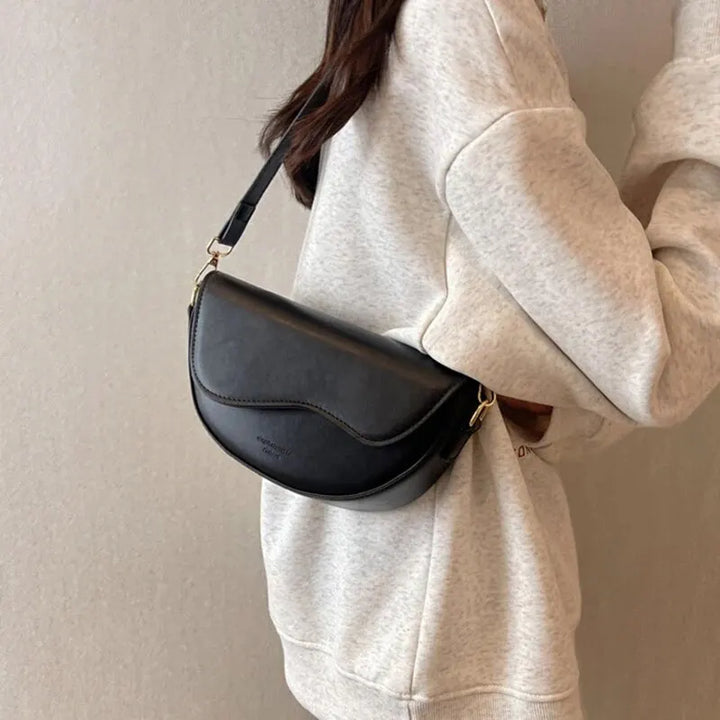 Mała torba crossbody z szerokim paskiem