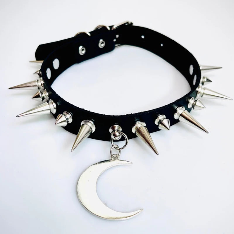 Choker z księżycem