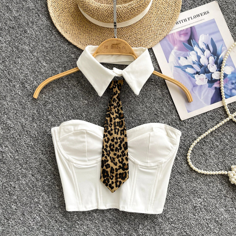 Damski top z ozdobnym krawatem