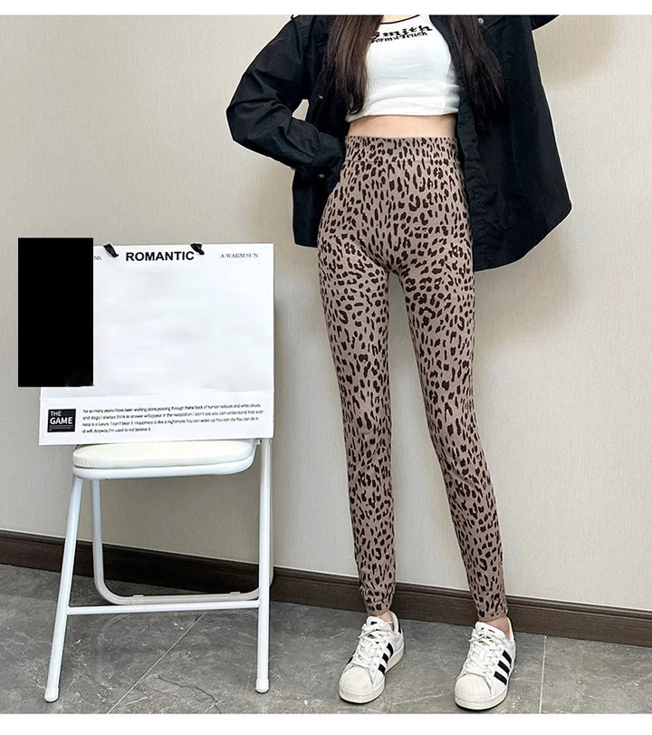 Domowe legginsy damskie w panterkę