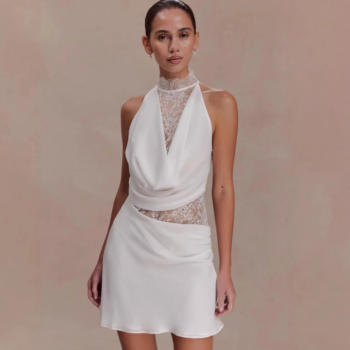 Elegancka sukienka mini z koronkowymi elementami