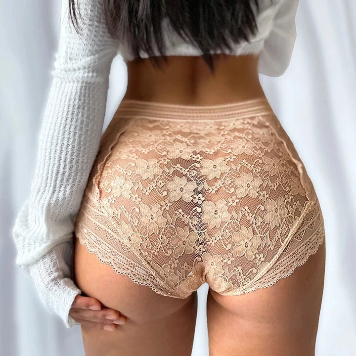 Koronkowe majtki z wysokim stanem