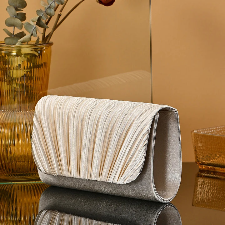 Plisowana wieczorowa kopertówka