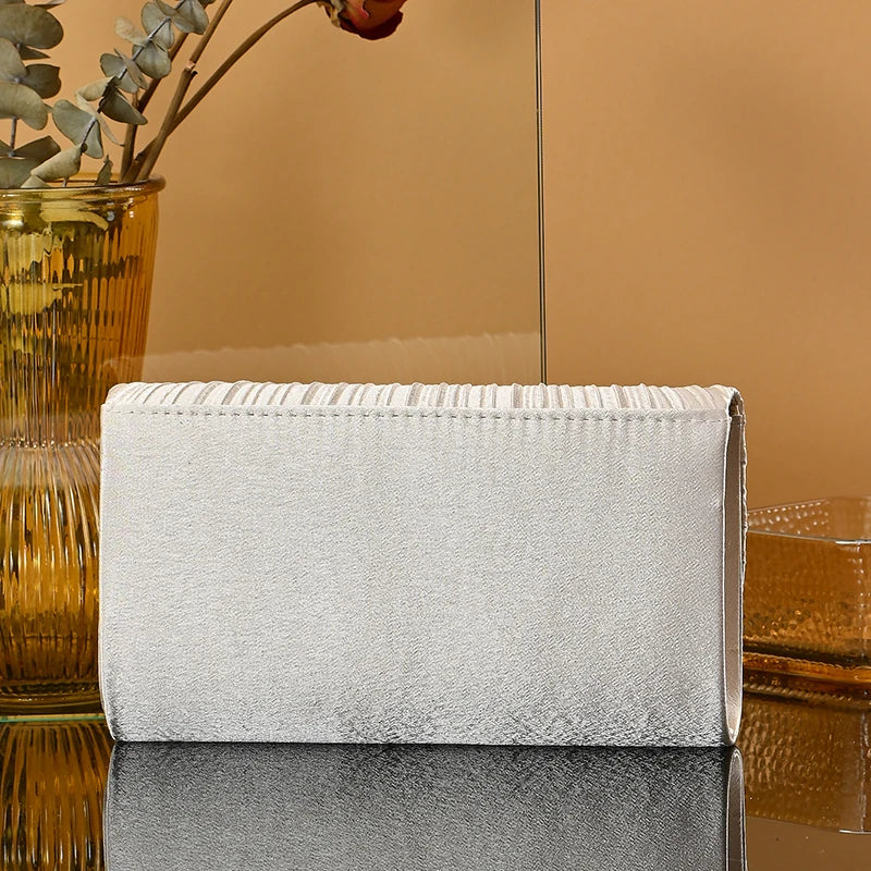 Plisowana wieczorowa kopertówka