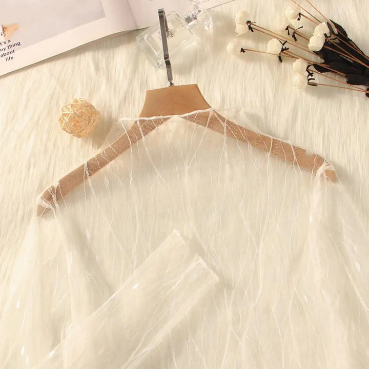 Prześwitująca damska bluzka ze wzorem