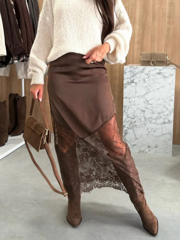 Satynowa spódnica z koronką