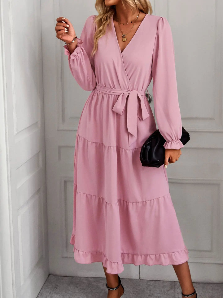 Sukienka midi wiązana w pasie